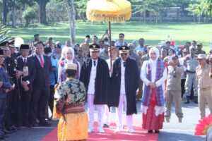 Warga Dompu Sambut Hangat Bupati dan Wakil Bupati Baru Terpilih 