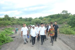 Bupati Dompu Sidak Lokasi Penggalian Pasir yang Diduga Ilegal. 