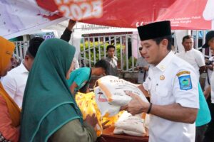 Bupati Dompu Tinjau Pasar Murah untuk Jaga Stabilitas Harga