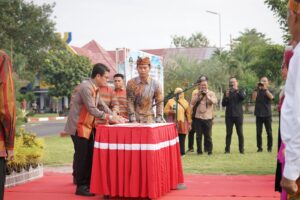 Bupati Dompu Pimpin Langsung Pelantikan PPPK dan PNS Tahun 2025