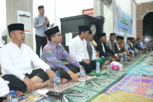 Bupati dan Wakil Bupati Dompu Hadiri Safari Ramadhan ke 3 di Kecamatan Pekat, dan melaksanakan sholat tarawih berjamaah.