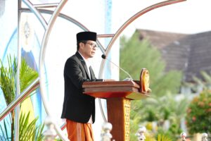 Sholat Idul Fitri Lapangan Beringin, Bupati Dompu Mengajak Masyarakat Membangun Dompu Bersama