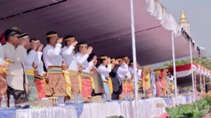 Bupati Dompu di dampingi Ketua TP. Pkk Hadiri Hari Jadi Kabupaten Bima Ke-385
