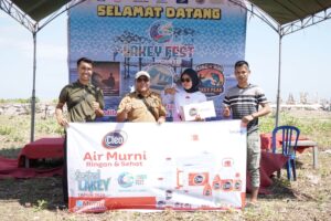 Produsen Air Minum Cleo Berikan Dukungan Penuh untuk Kesuksesan Festival Lakey 2025