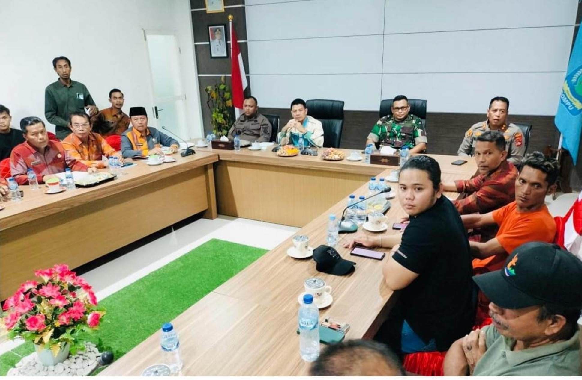 Petani Peternak Doroncanga Beraudiensi, Bupati Dompu Berikan Solusi Ini