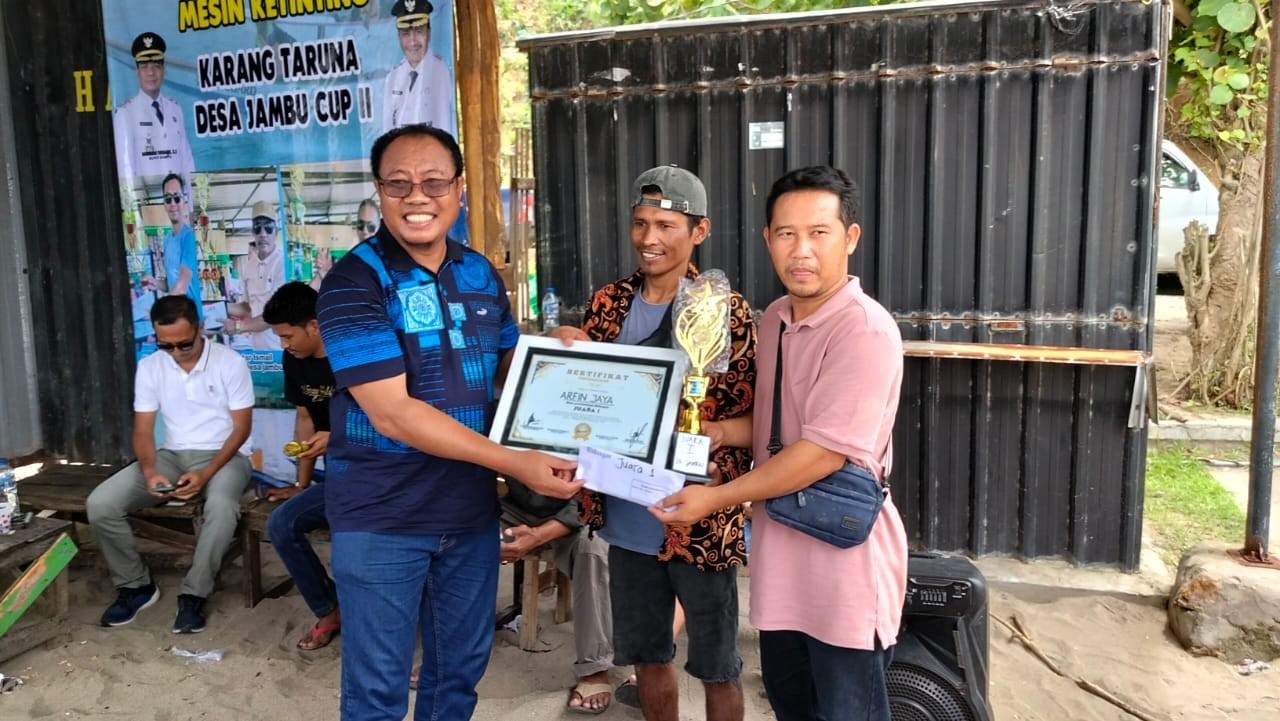 Wakili Bupati Dompu, Kadis Perikanan dan Kelautan Tutup Lomba Perahu Ketinting