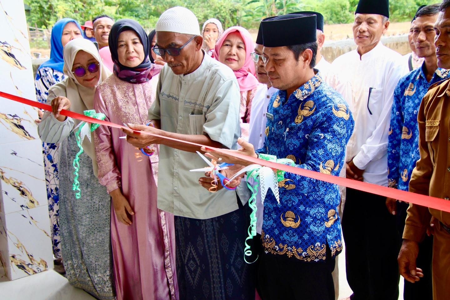 Bupati Dompu Resmikan Mesjid As-Salam Desa Lune, Ajak Warga Pelihara dan Makmurkan
