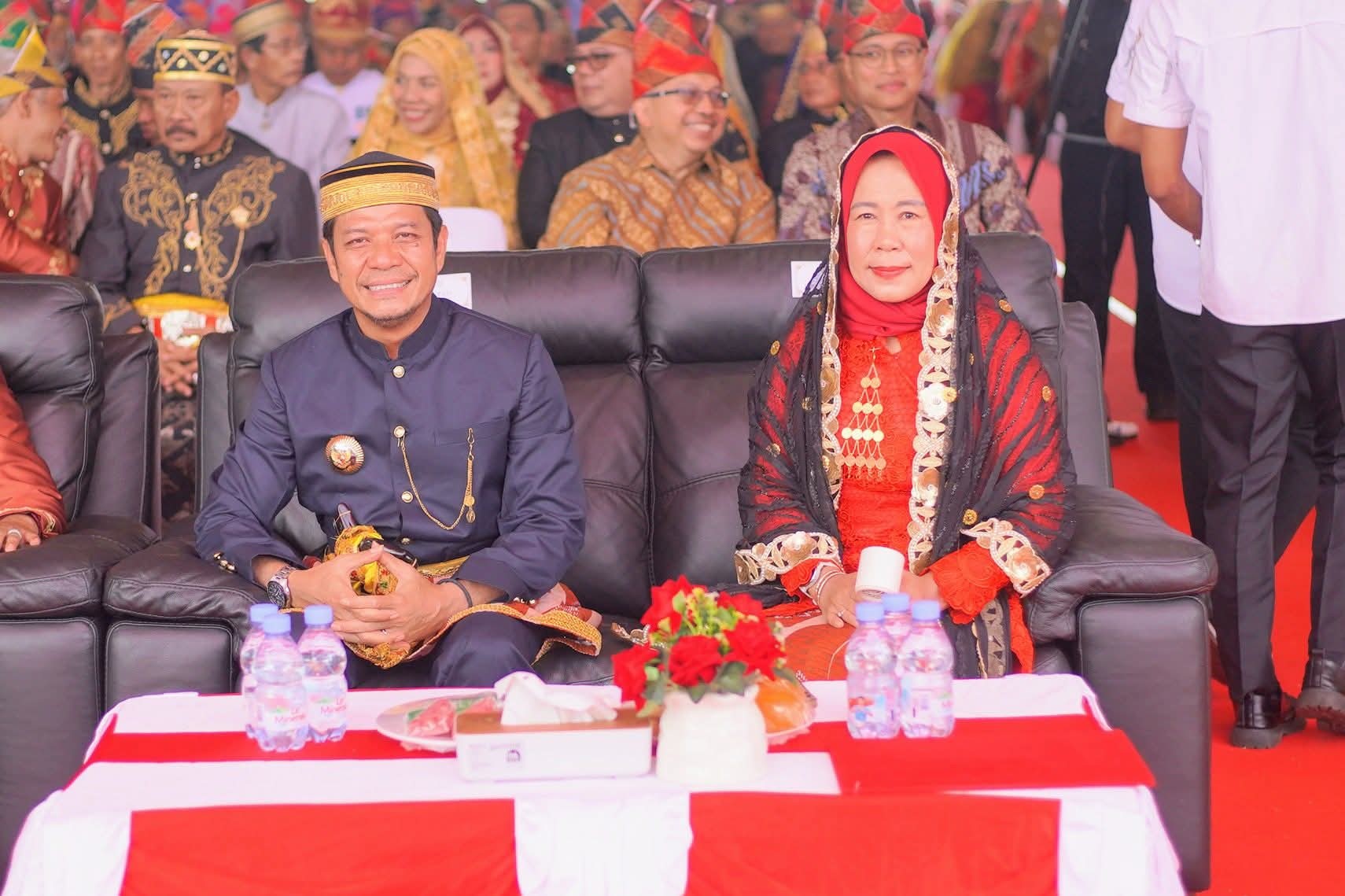 Dampingi Bupati Dompu, Ketua TP. PKK Hadir di Acara HUT KSB Ke-22 Tahun 2025