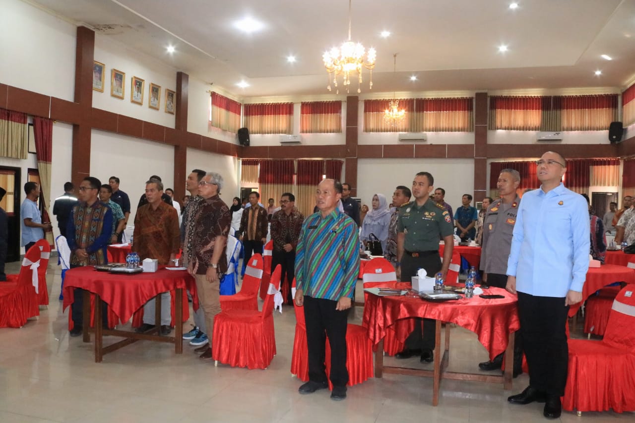 Kegiatan Sosialisasi ini diselenggarakan di Aula Pendopo Bupati Dompu pada Kamis